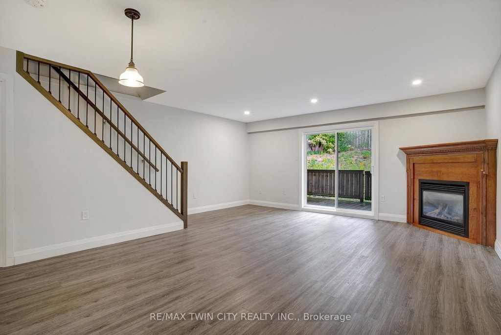 25 - 162 Jansen Avenue 4