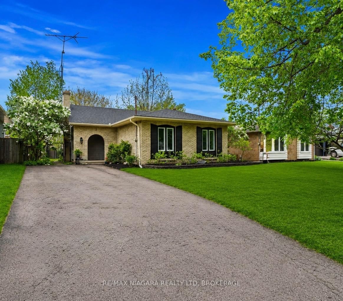 7 Ameer Drive • St. Catharines, ON photo 1