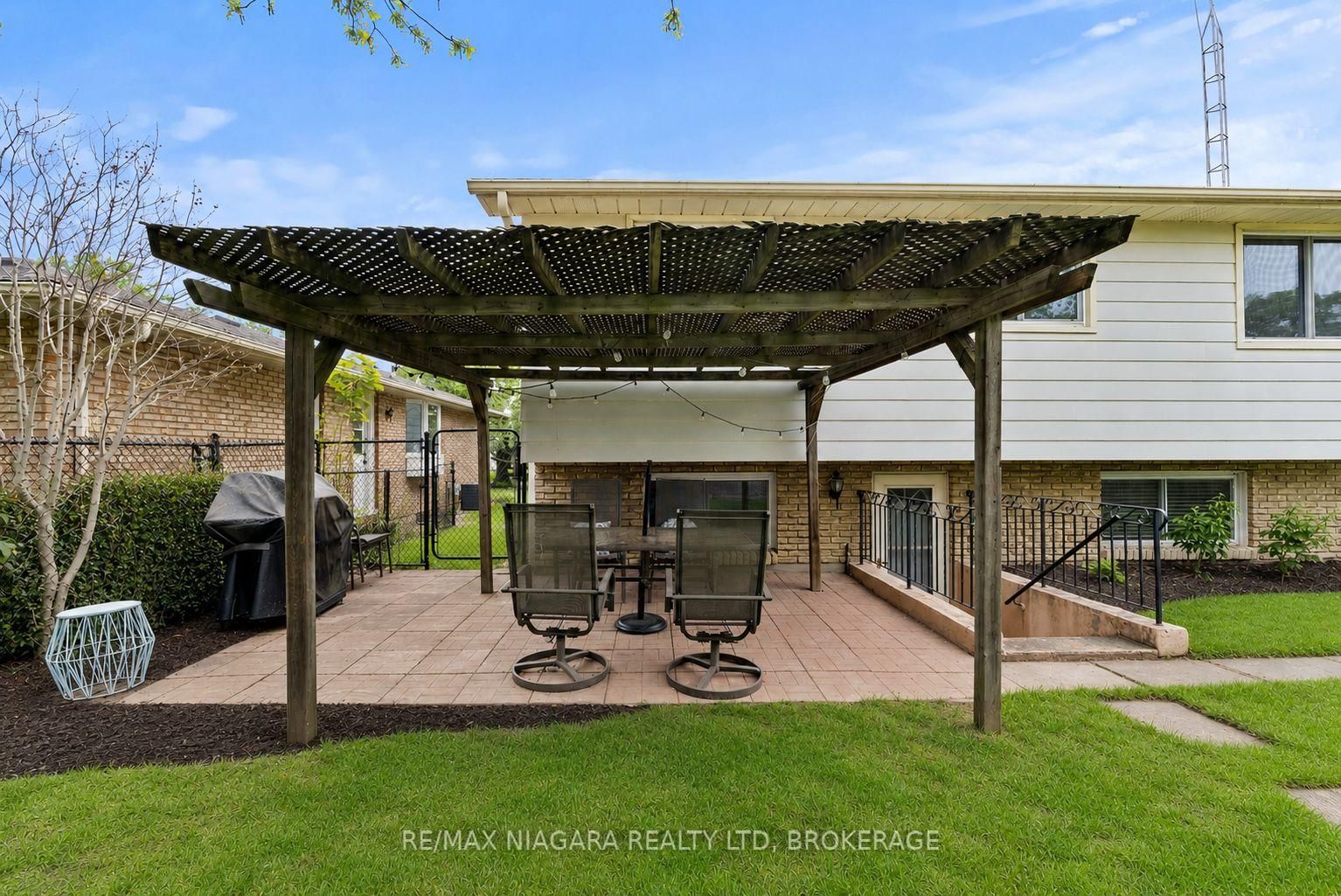 7 Ameer Drive • St. Catharines, ON photo 4