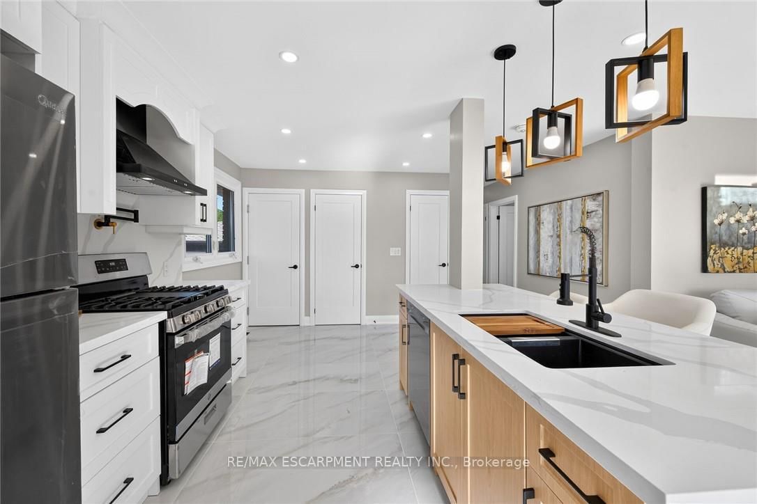 135 NUGENT Drive • Hamilton, ON photo 10