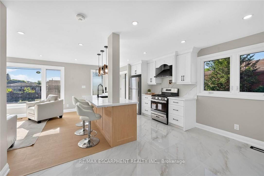 135 NUGENT Drive • Hamilton, ON photo 12