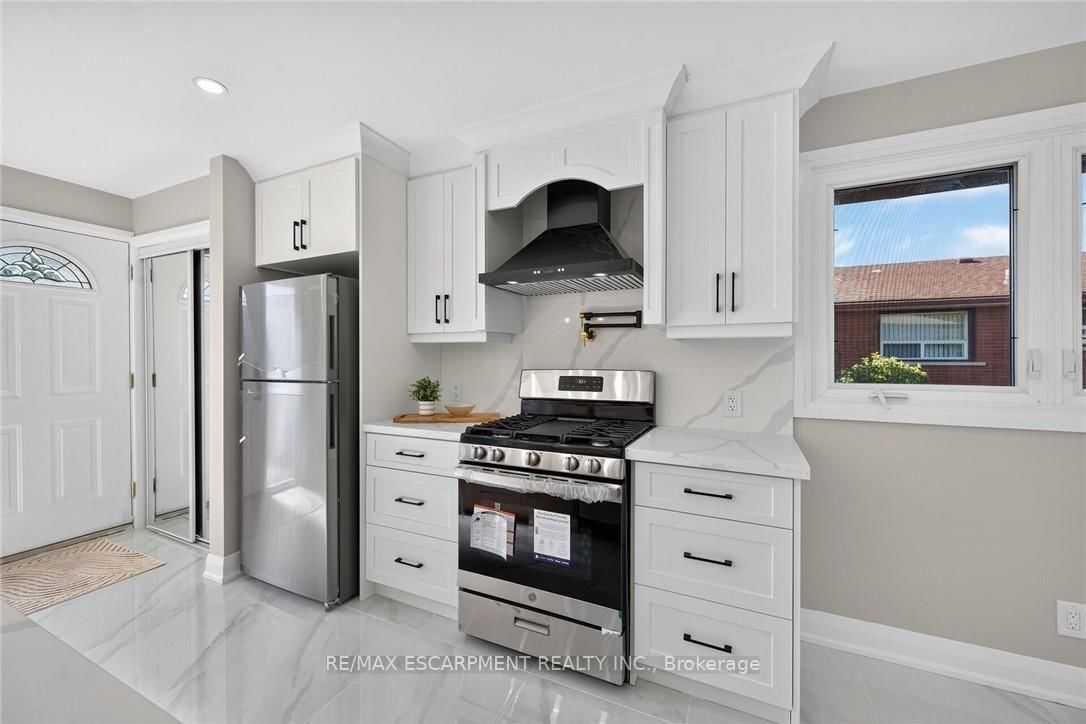 135 NUGENT Drive • Hamilton, ON photo 13