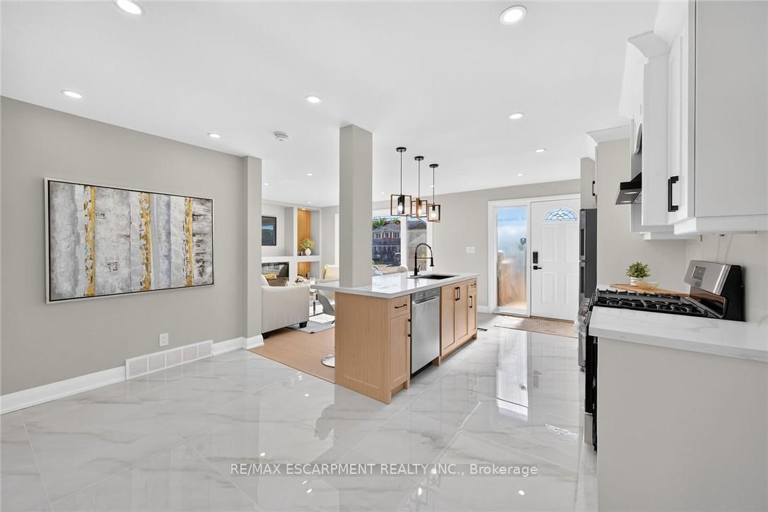 135 NUGENT Drive • Hamilton, ON photo 14