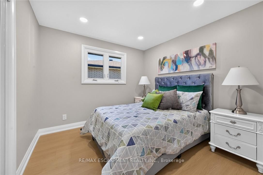 135 NUGENT Drive • Hamilton, ON photo 18