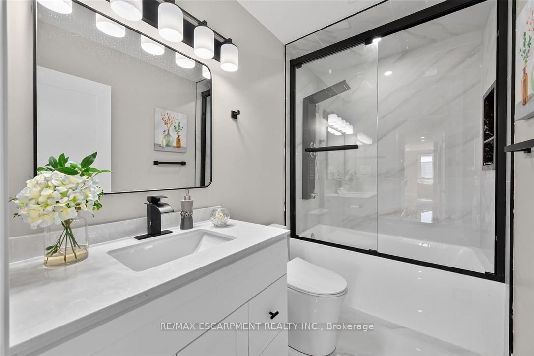 135 NUGENT Drive • Hamilton, ON photo 19
