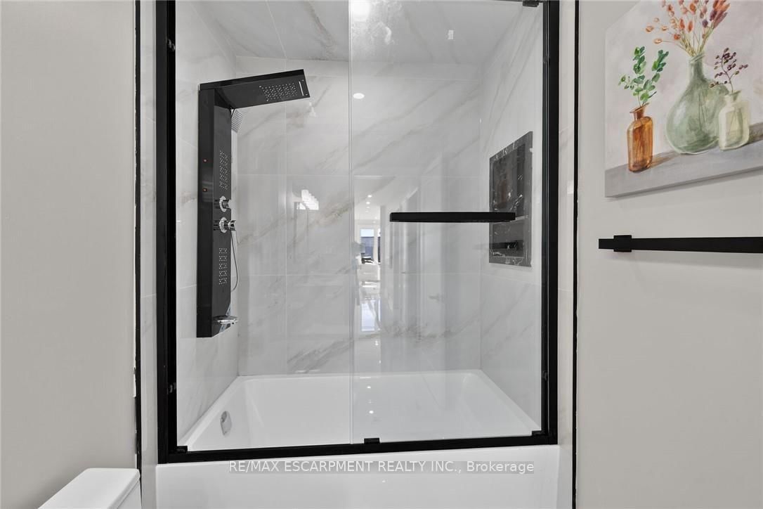 135 NUGENT Drive • Hamilton, ON photo 20