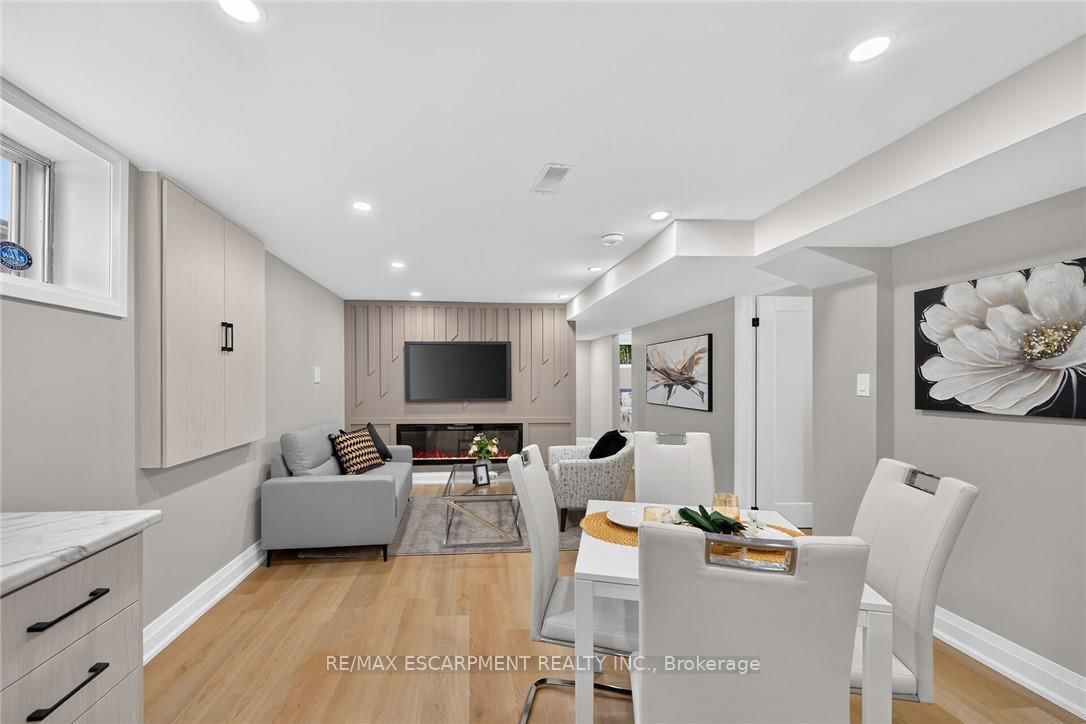 135 NUGENT Drive • Hamilton, ON photo 27