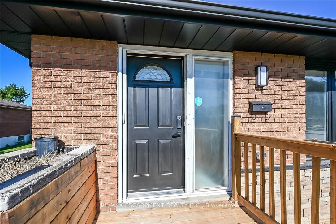 135 NUGENT Drive • Hamilton, ON photo 3