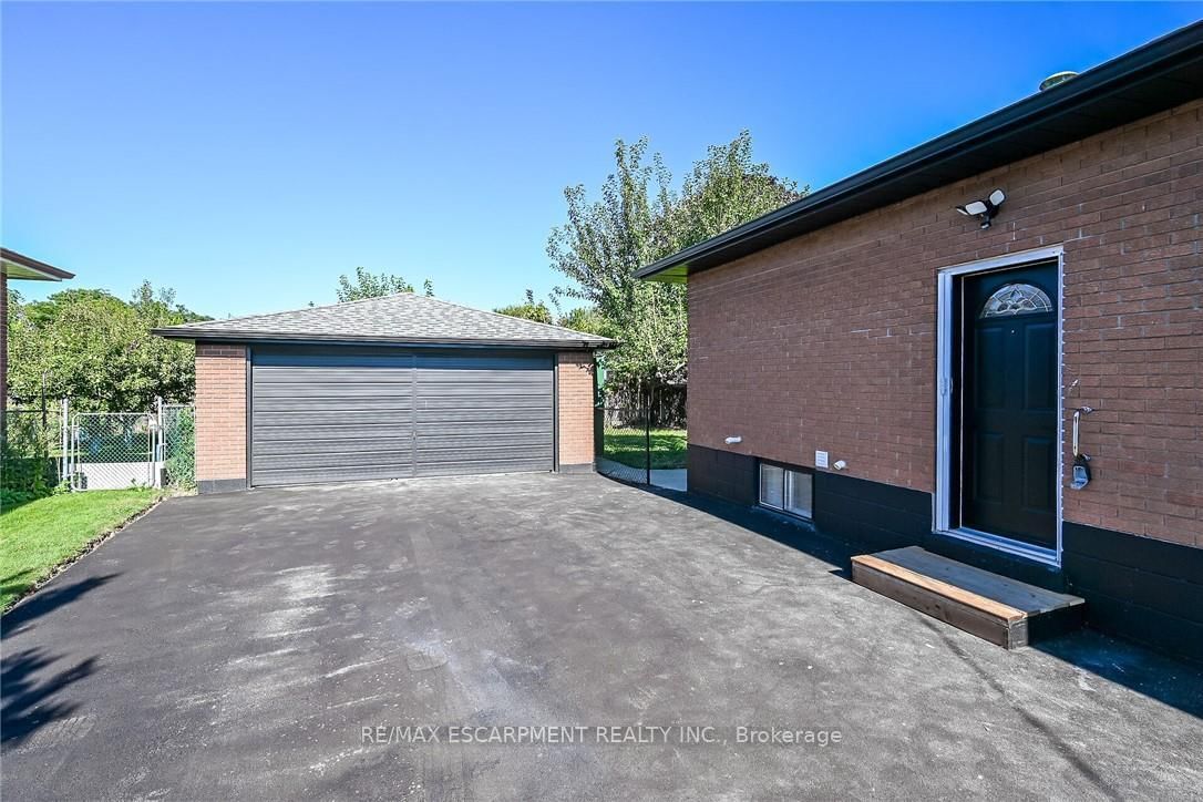 135 NUGENT Drive • Hamilton, ON photo 38