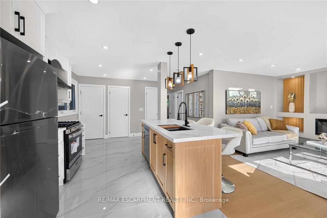 135 NUGENT Drive • Hamilton, ON photo 4