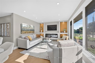 135 NUGENT Drive • Hamilton, ON photo 5
