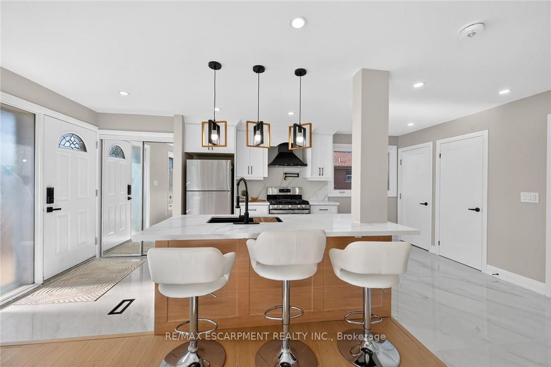 135 NUGENT Drive • Hamilton, ON photo 9
