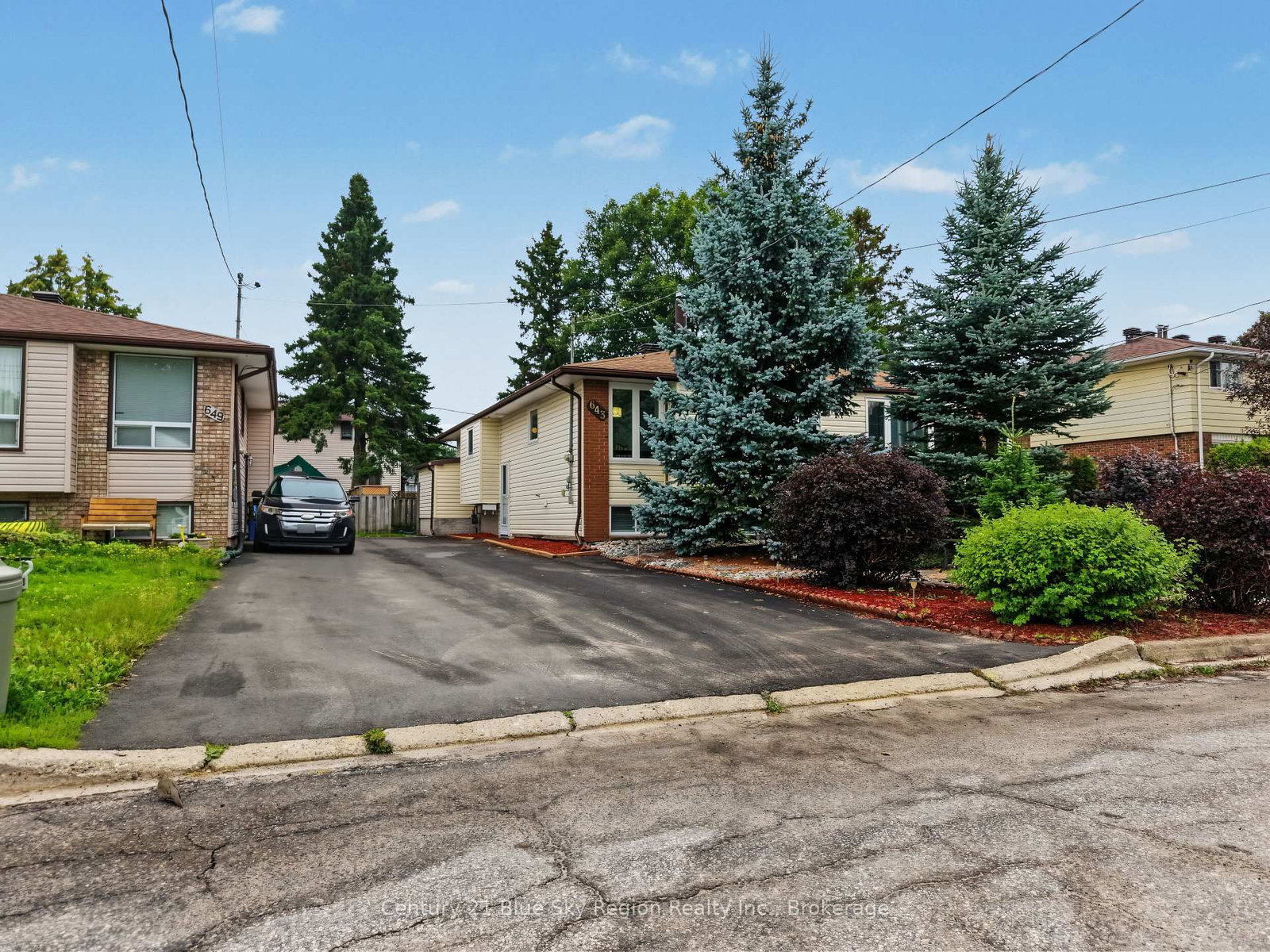643 Robarts Avenue • North Bay, ON photo 3