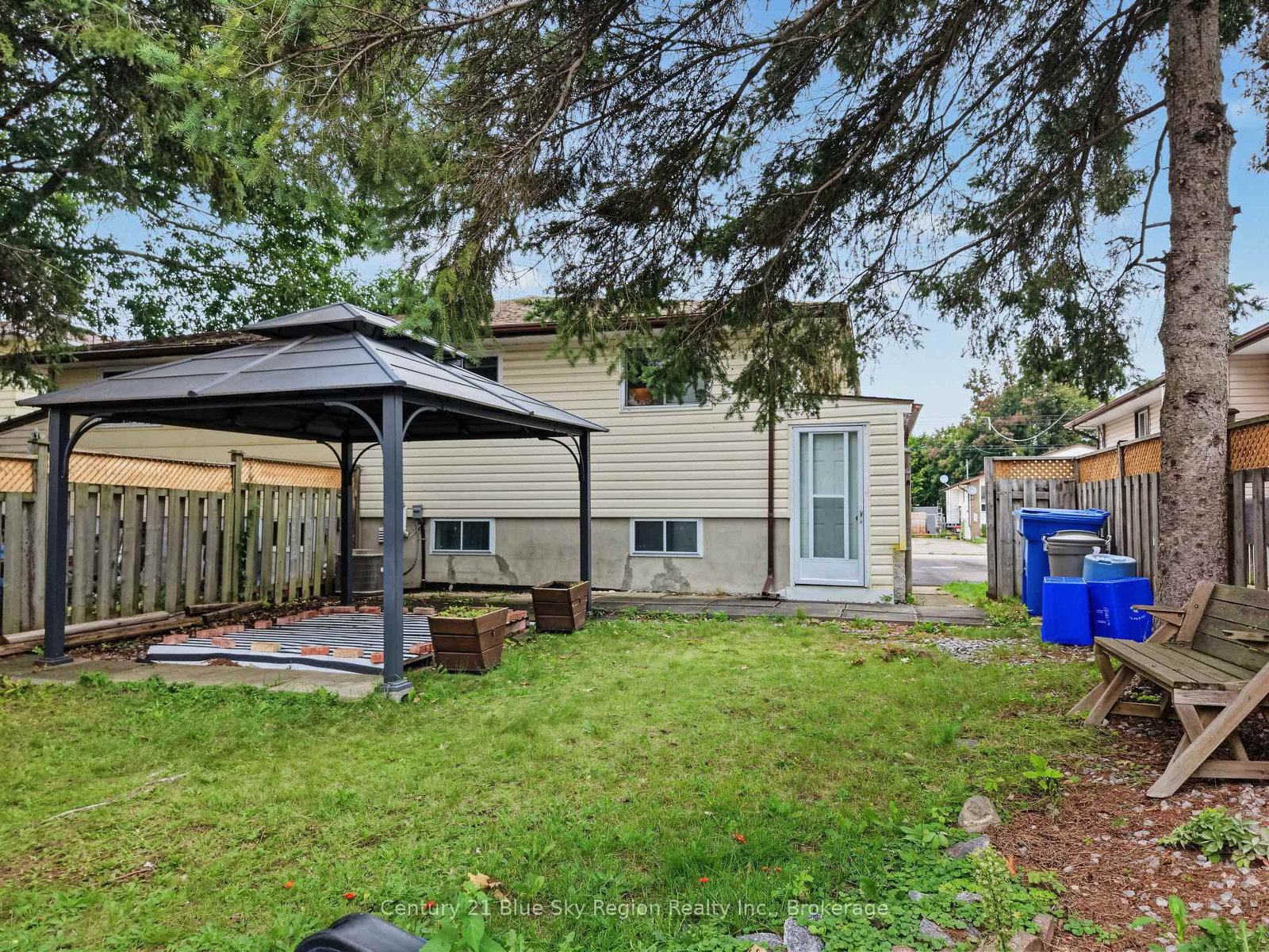 643 Robarts Avenue • North Bay, ON photo 37