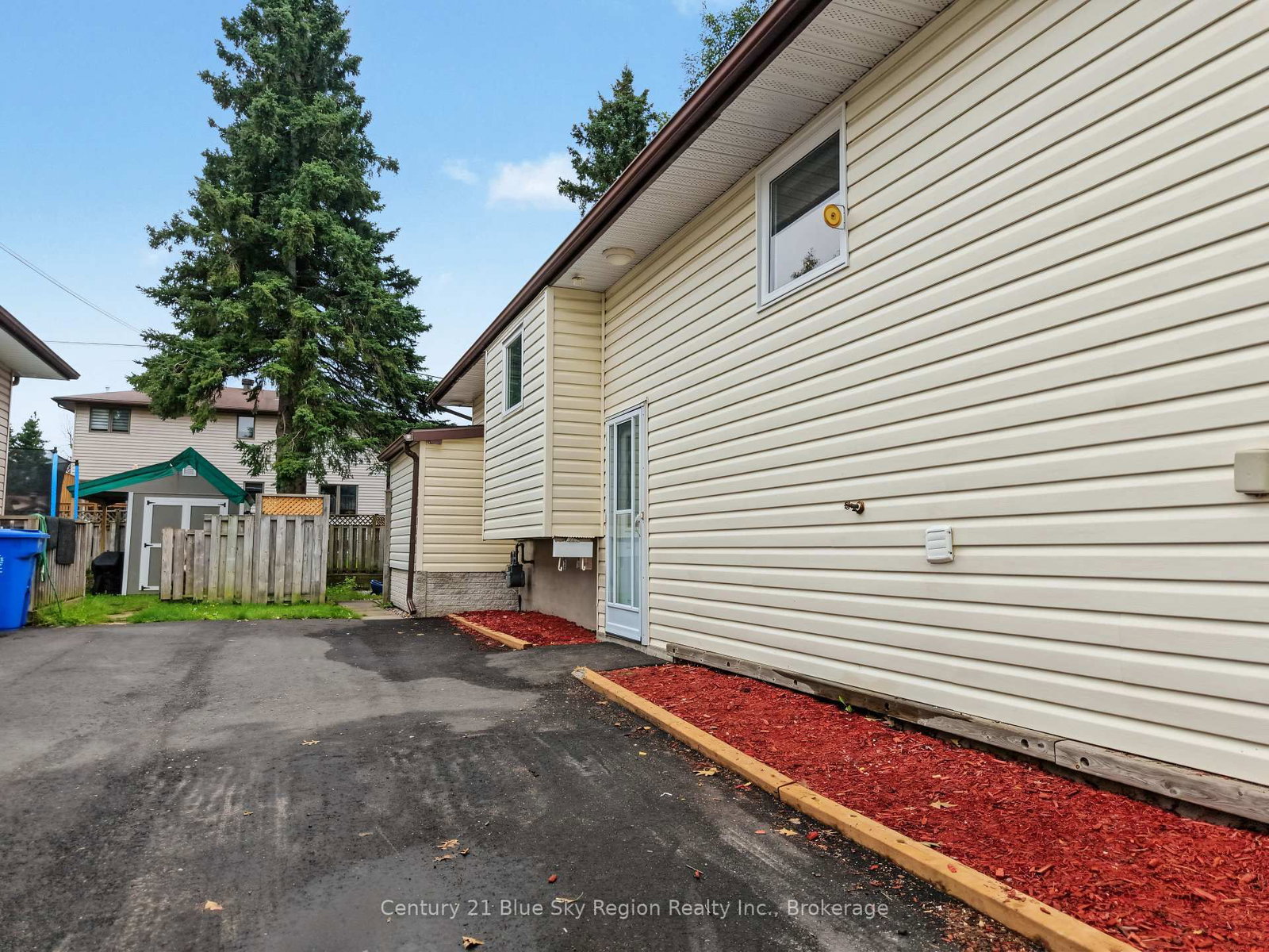 643 Robarts Avenue • North Bay, ON photo 5