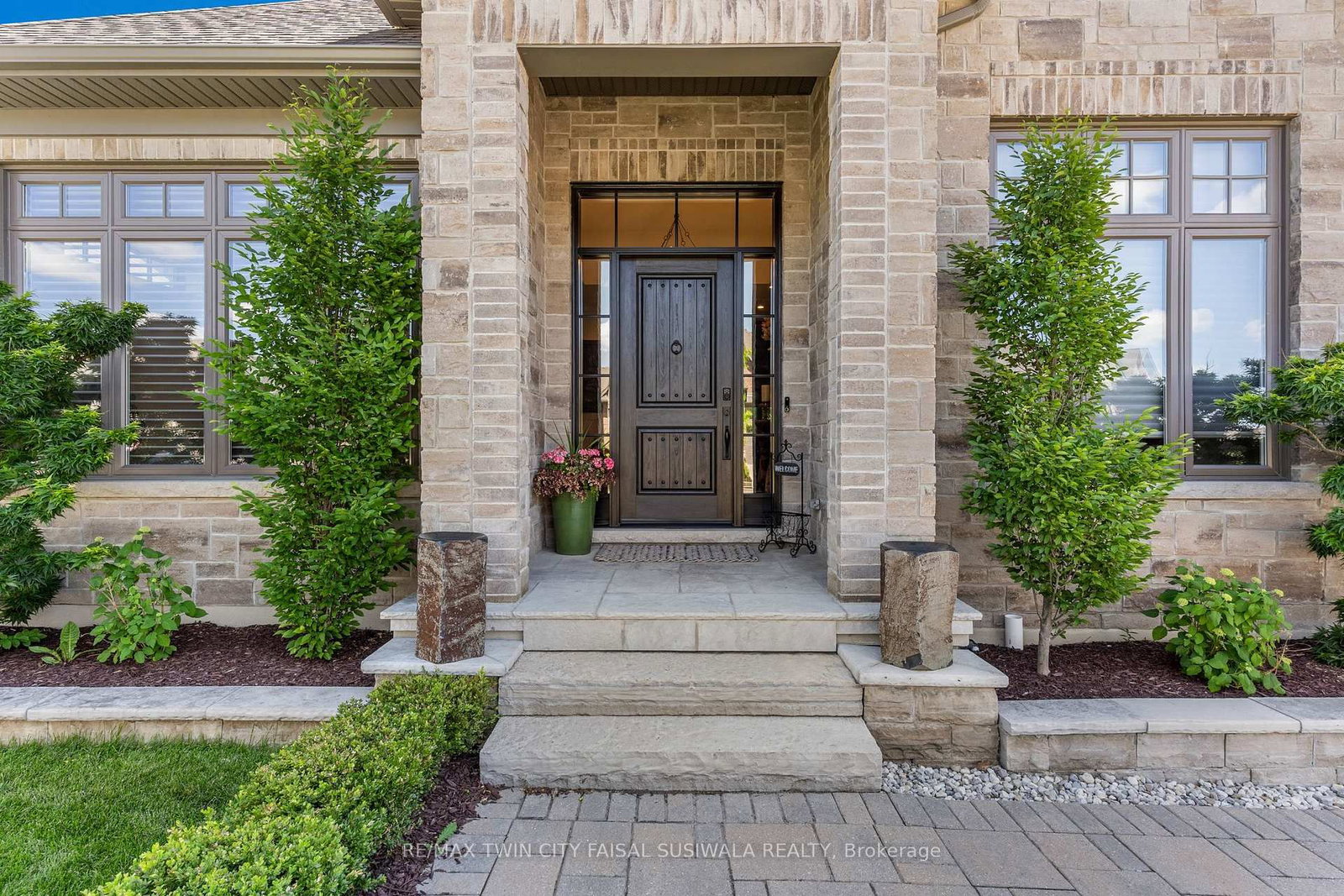 44 Pioneer Ridge Drive • Kitchener, ON photo 2