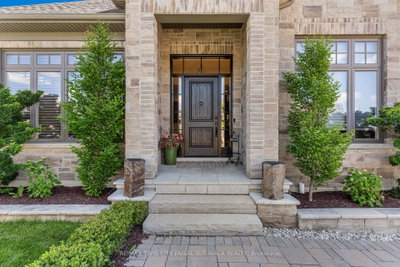 44 Pioneer Ridge Drive • Kitchener, ON photo 2