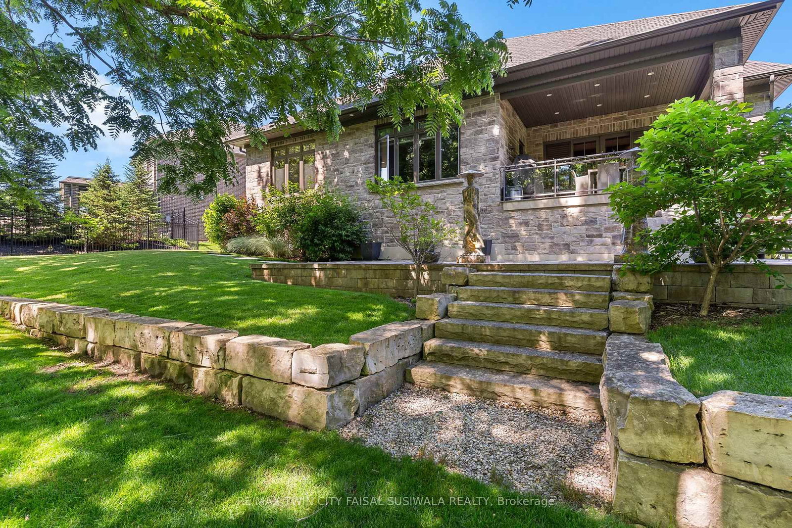 44 Pioneer Ridge Drive • Kitchener, ON photo 3