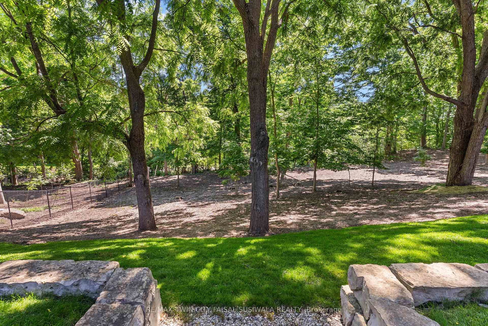 44 Pioneer Ridge Drive • Kitchener, ON photo 4