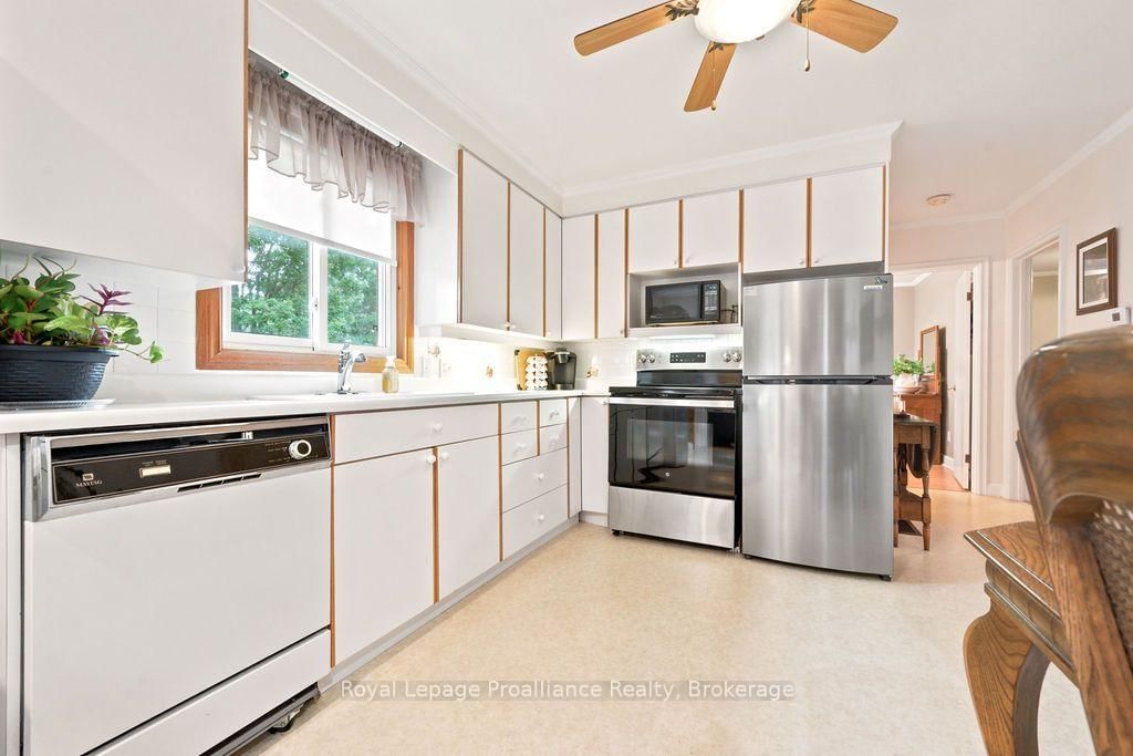 304 Hastings Street N • Bancroft, ON photo 3