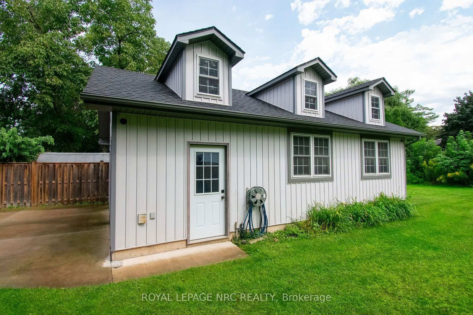36 MAPLEWOOD Drive • St. Catharines, ON photo 33