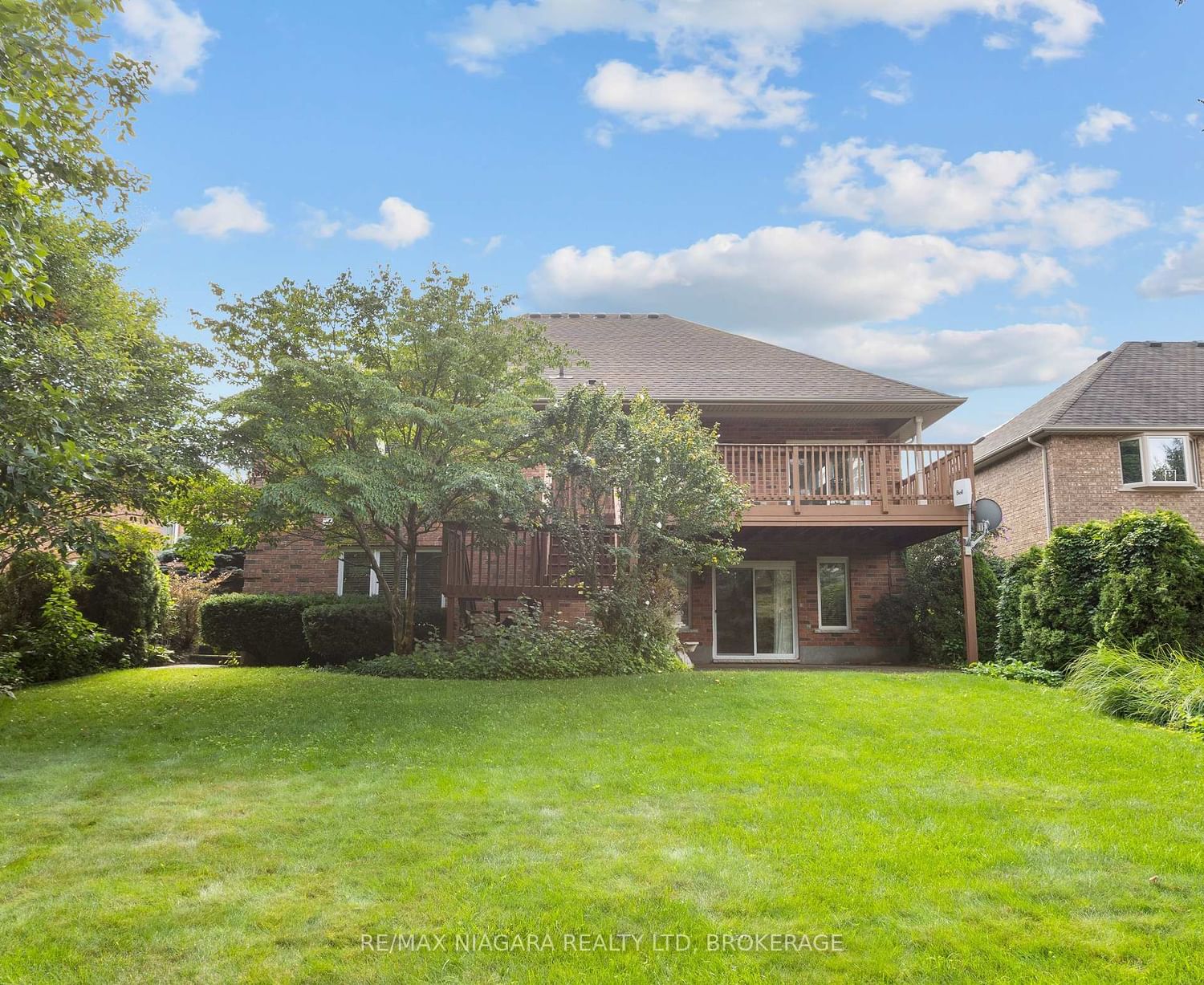 16 Cherry Ridge Boulevard • Pelham, ON photo 3