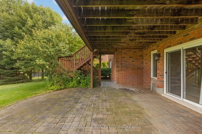 16 Cherry Ridge Boulevard • Pelham, ON photo 4