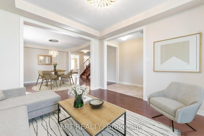 67 BRISTLING Crescent • Ottawa, ON photo 5