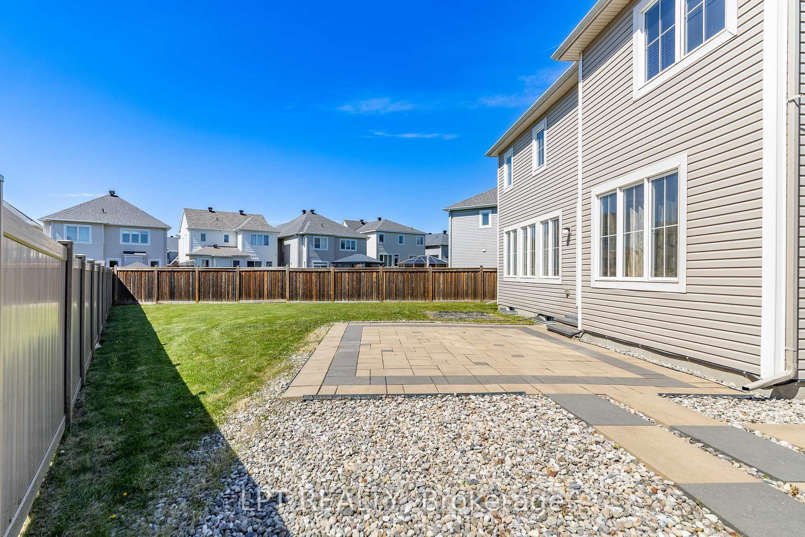 67 BRISTLING Crescent • Ottawa, ON photo 42