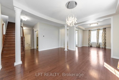 67 BRISTLING Crescent • Ottawa, ON photo 6