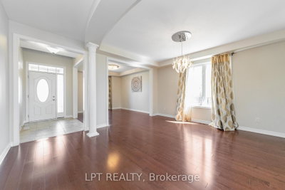 67 BRISTLING Crescent • Ottawa, ON photo 7