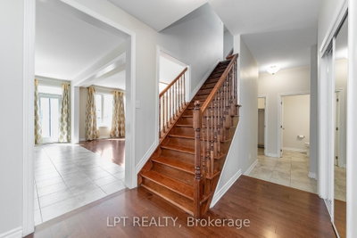 67 BRISTLING Crescent • Ottawa, ON photo 8