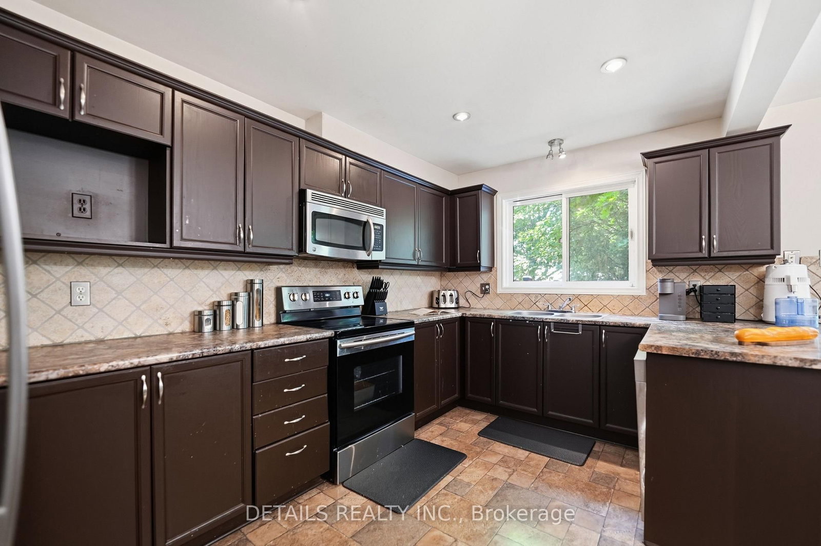 24 Southport Drive • Ottawa, ON photo 20