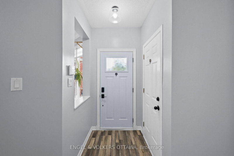 1121 Rocky Harbour Cres photo 4