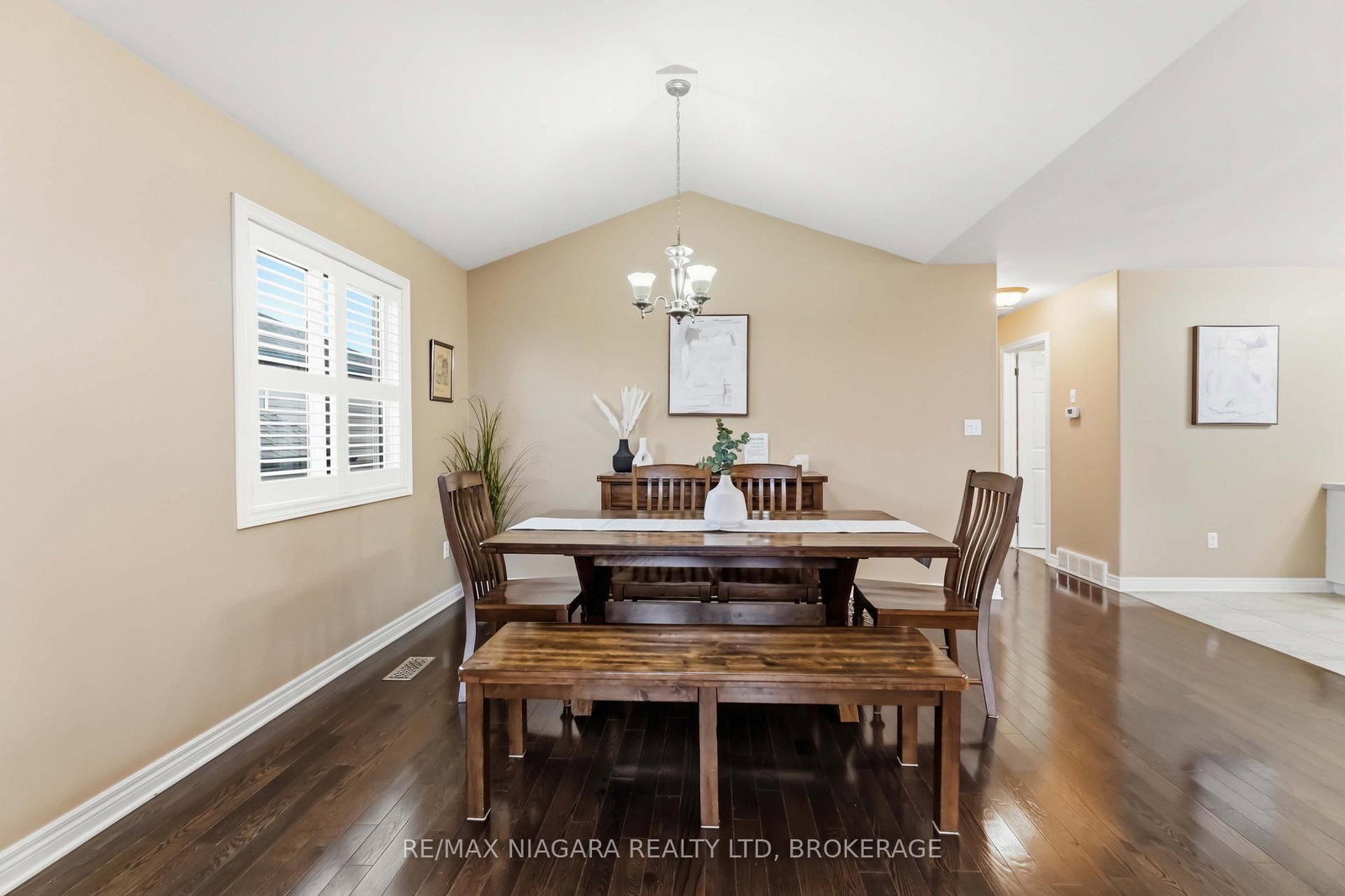 8340 Racey Avenue • Niagara Falls, ON photo 3