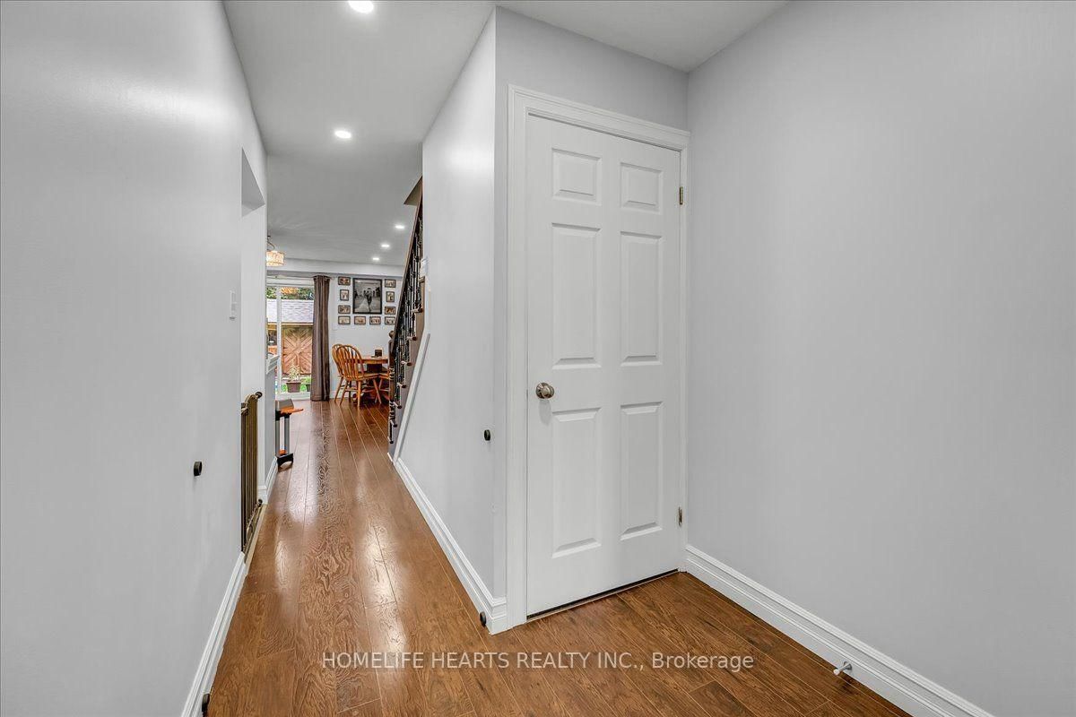 21 Bronte Court • Hamilton, ON photo 8