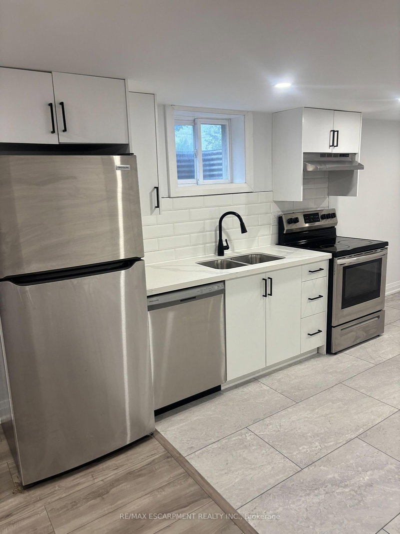 Lower - 393 Bowen Road