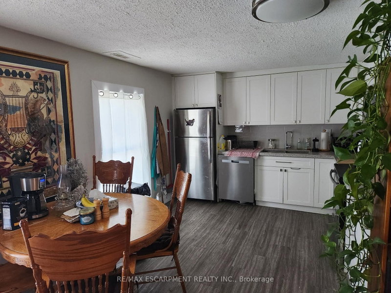 UPPER - 20 Hetherington Street