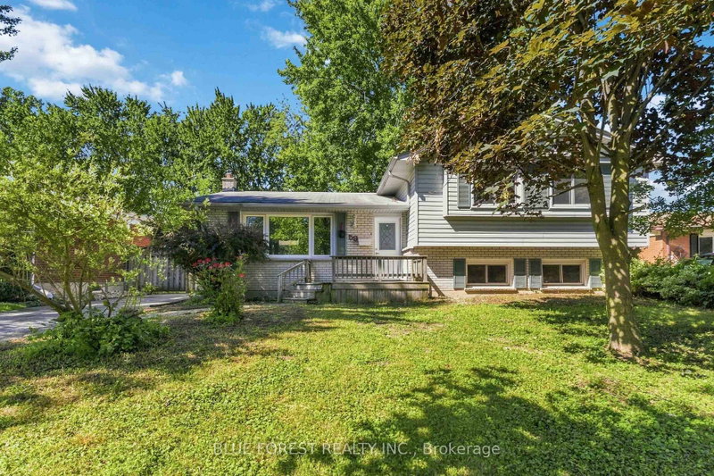 59 Scotchpine Crescent