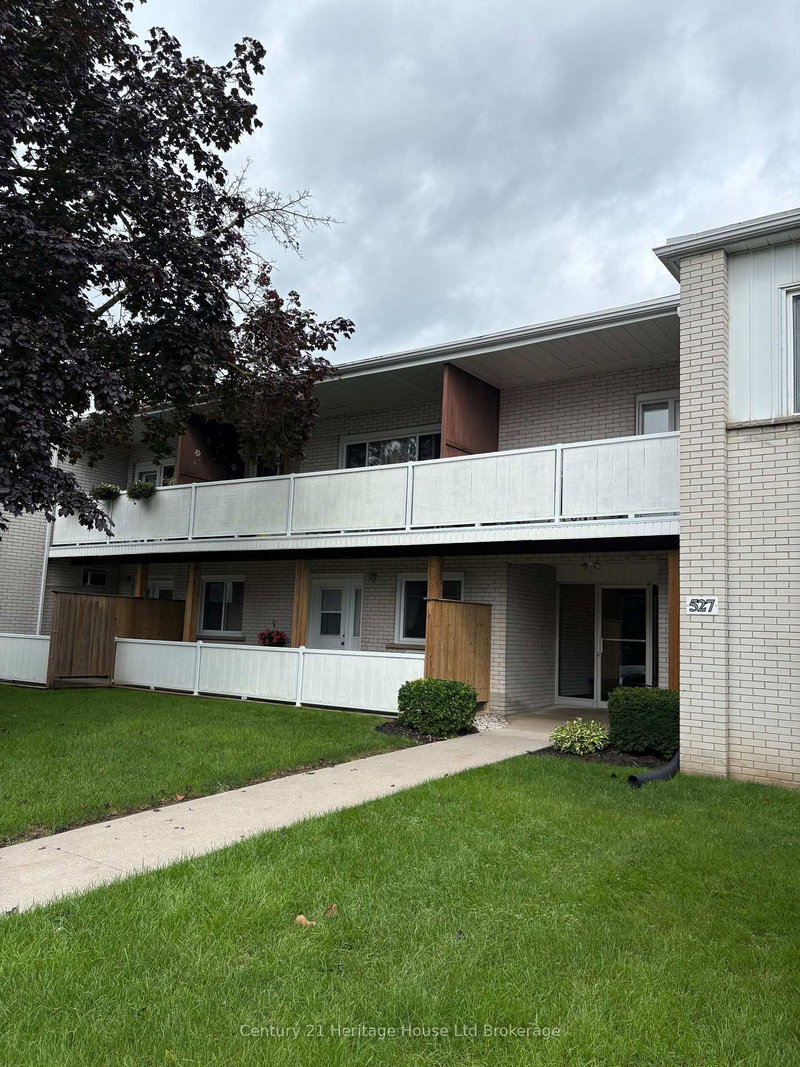 231 Wellington St N photo 3