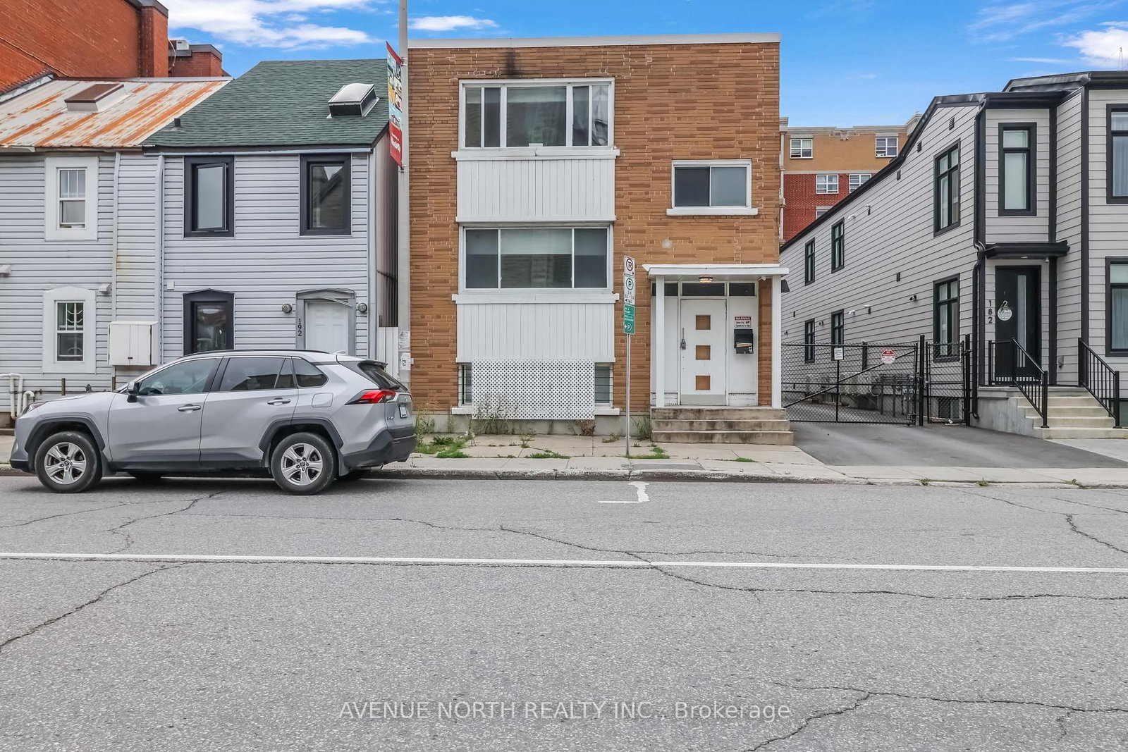 Front view of 4-184 Murray Street, Ottawa