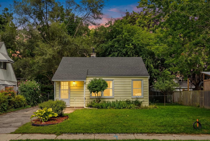 132 Spadina Road E