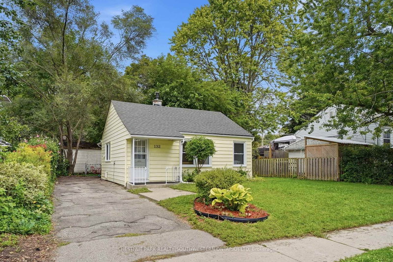 132 Spadina Road E