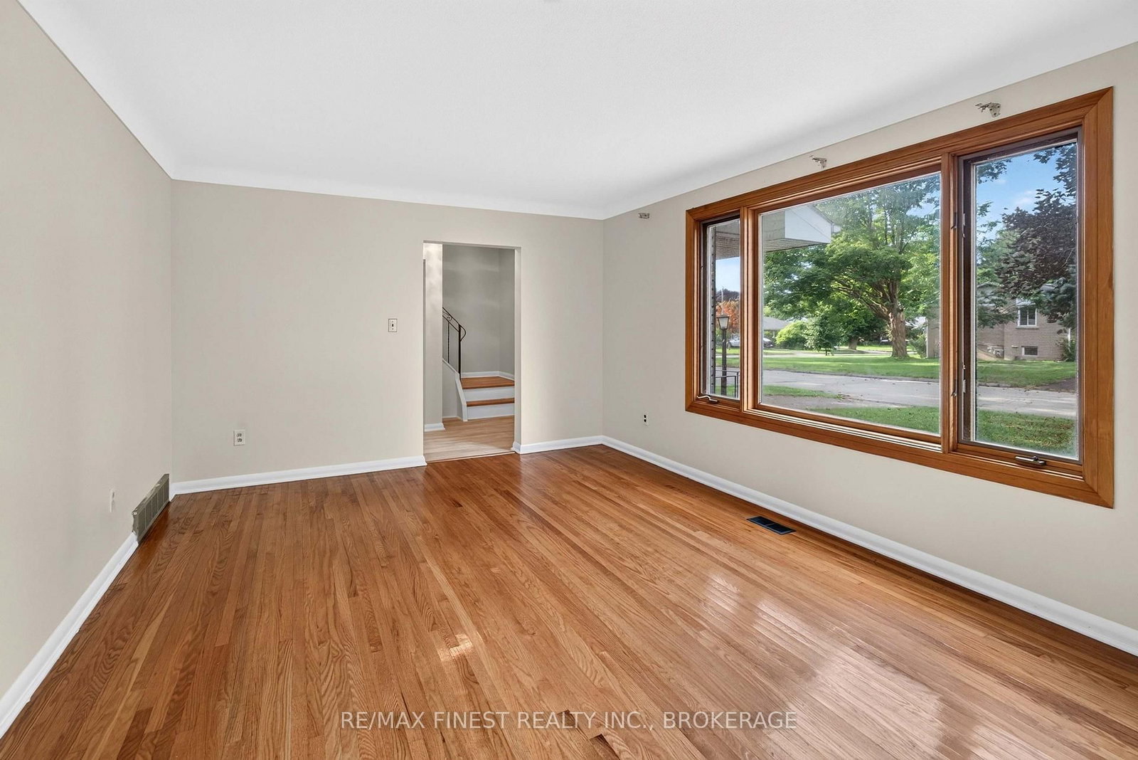 92 Cliff Crescent • Kingston, ON photo 11