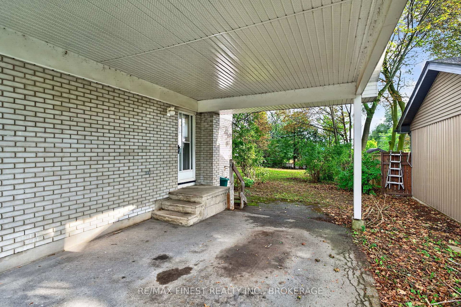 92 Cliff Crescent • Kingston, ON photo 4