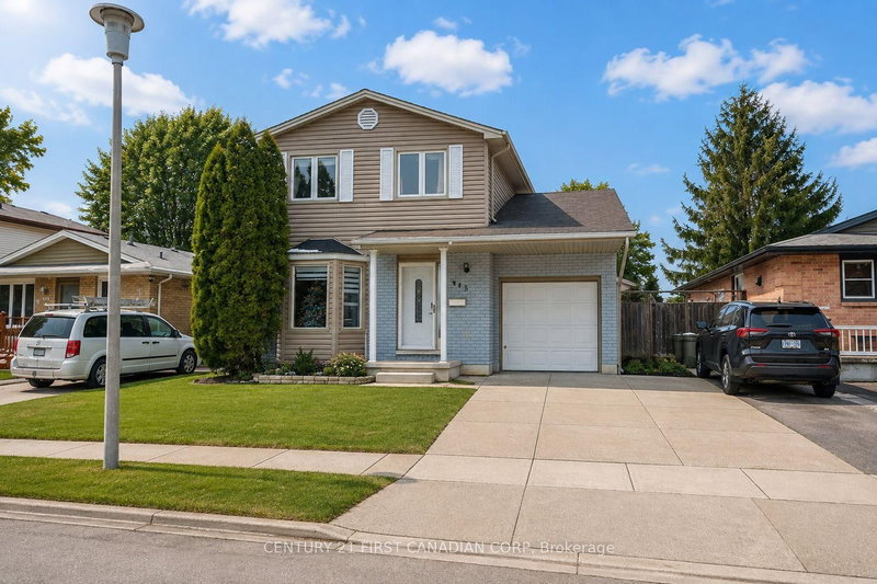 345 Banbury Crescent