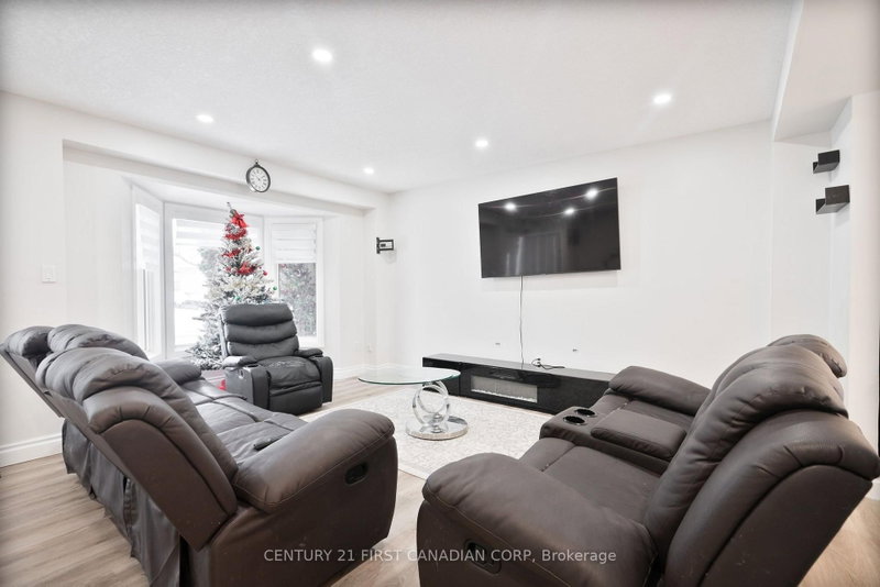 345 Banbury Crescent