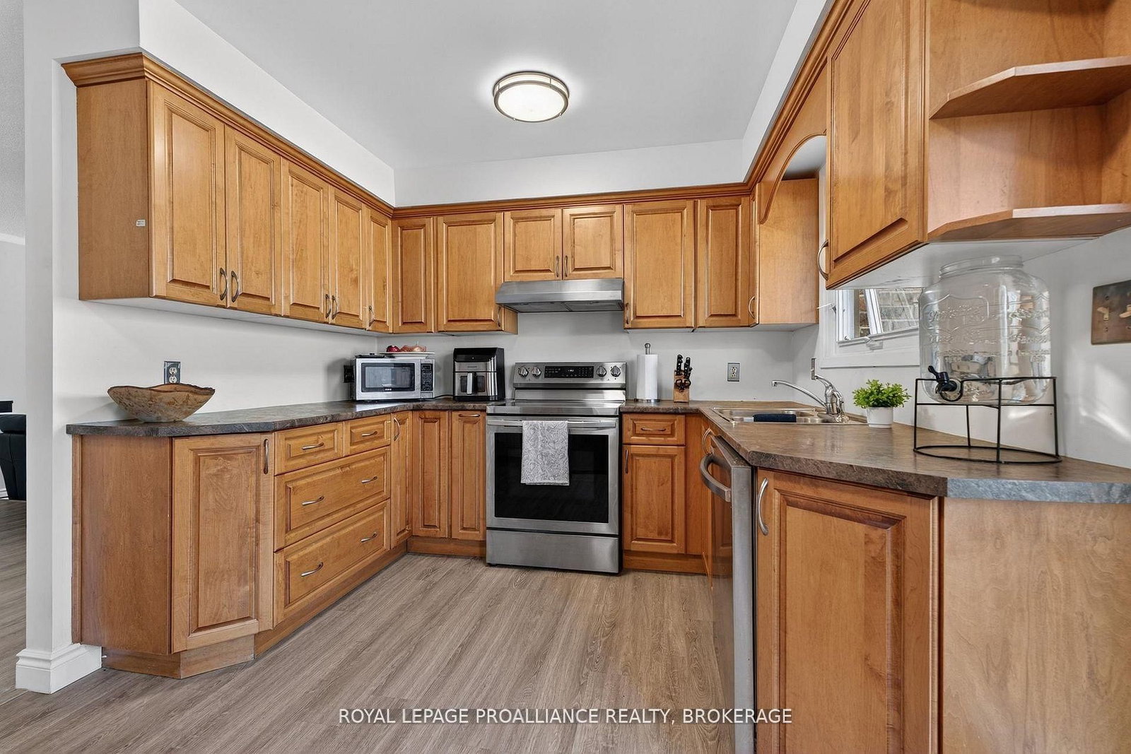 16 Grenadier Drive • Kingston, ON photo 12
