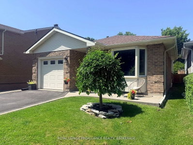 16 Grenadier Drive • Kingston, ON photo 2