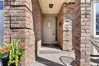 16 Grenadier Drive • Kingston, ON photo 3
